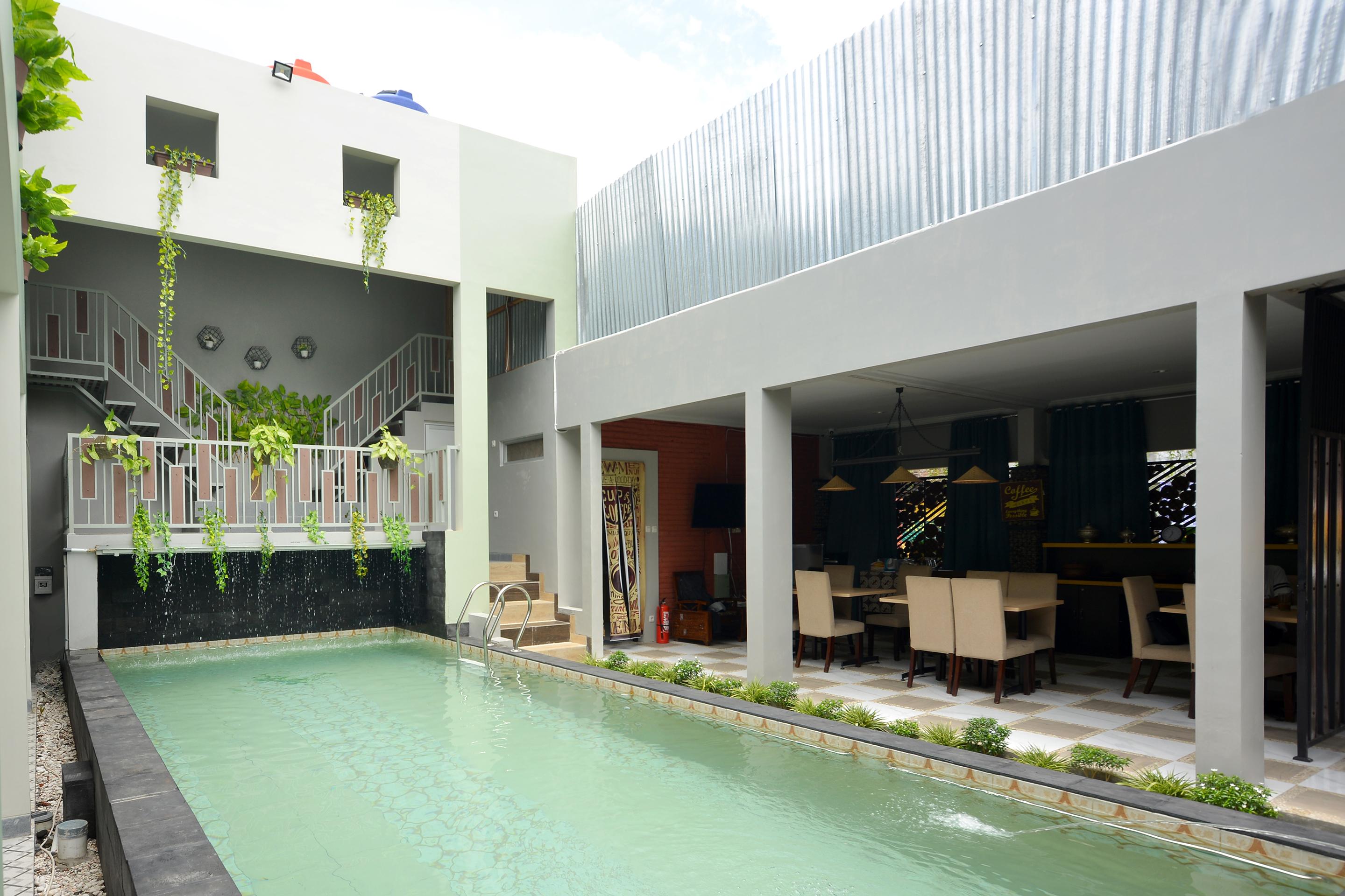 Oyo 583 Puri Gejayan Asri Syariah Hotel Kejayan Exterior photo